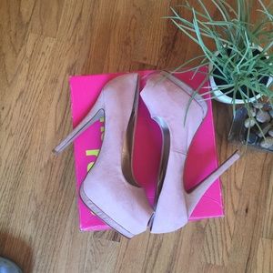 Charlotte Russe Pumps